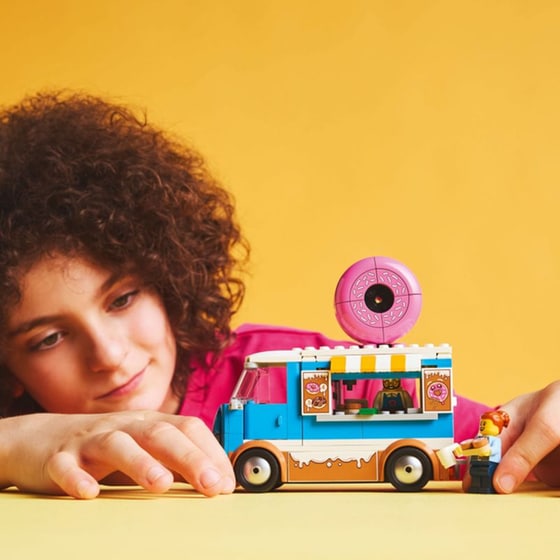 LEGO® City Donut Truck (60452) image 10