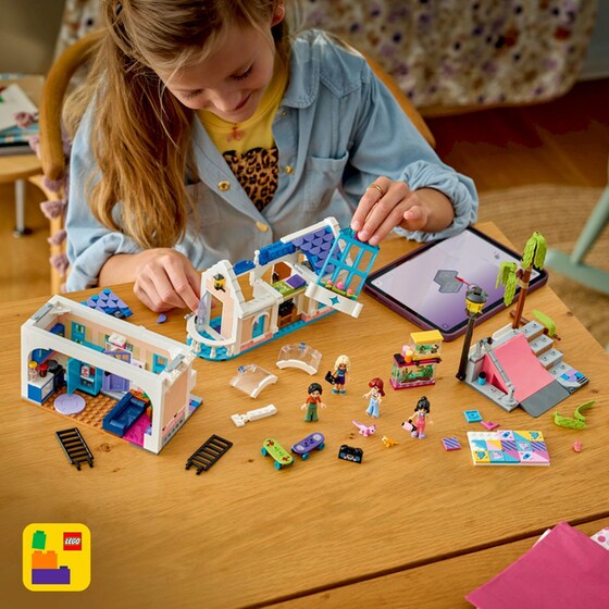 LEGO® Friends Το Σπίτι της Οικογένειας της Λιάν (42687) image 7
