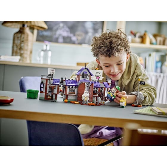 LEGO® Super Mario™ King Boo's Haunted Mansion (71436) image 10