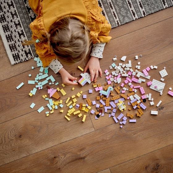 LEGO® Classic Creative Pastel Fun (11028) image 9