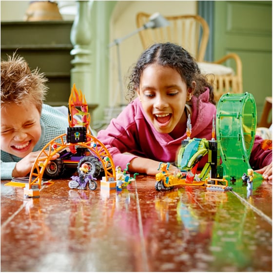 LEGO® City Double Loop Stunt Arena (60339) image 11