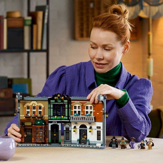 LEGO® Icons Sherlock Holmes: Book Nook (10351) image 5