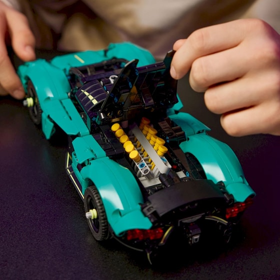 LEGO® Technic Aston Martin Valkyrie (42208) image 7