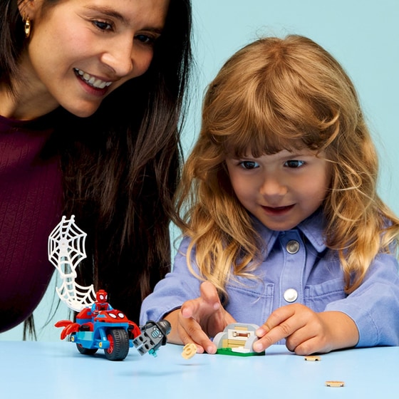 LEGO® Marvel Spidey on his Motorcycle vs. Rhino (11206) image 5