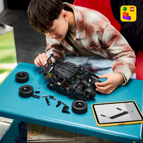 LEGO® Technic Batmobile™ Tumbler (42239) image 13