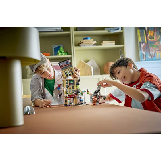 LEGO® Marvel Spider-Man vs. Mysterio: The Daily Bugle (76342) image 5