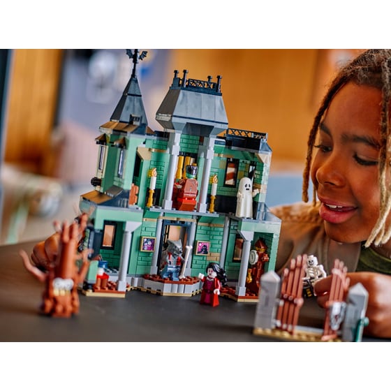 LEGO® Creator 3in1 Haunted Mansion (31167) image 5