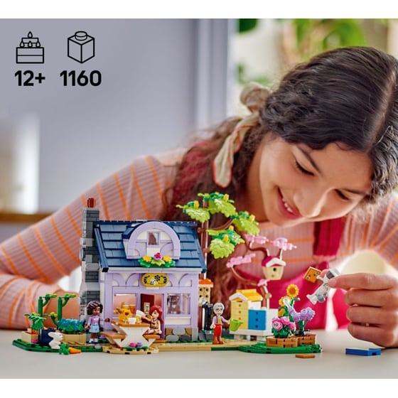 LEGO® Friends Beekeepers' House and Flower Garden (42669) image 4