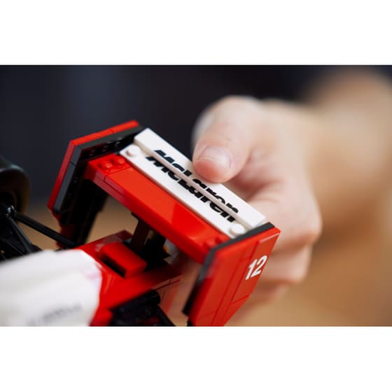 LEGO® Icons McLaren MP4/4 & Ayrton Senna (10330) image 2