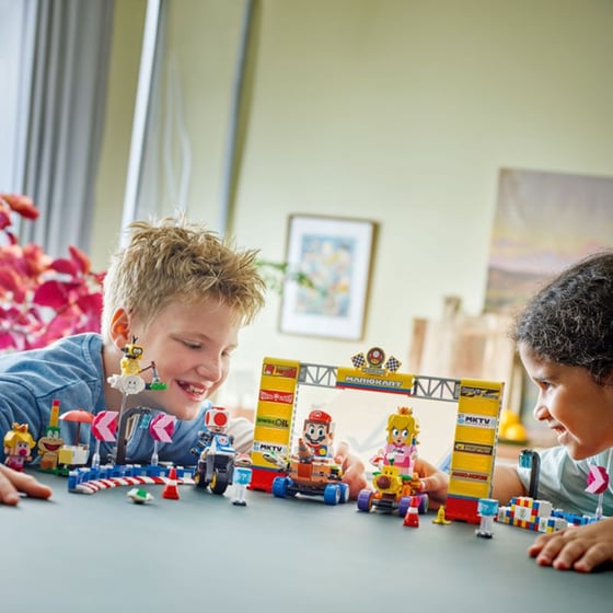 LEGO® Super Mario™ Mario Kart™ – Baby Peach & Grand Prix Set (72036) image 8