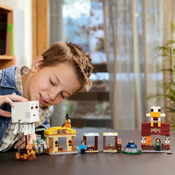 LEGO® Minecraft Movie The Ghast Balloon Village Attack (21273) image 7