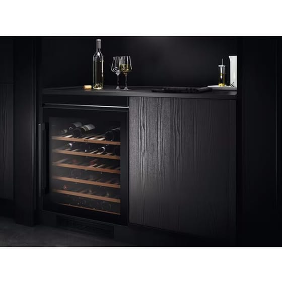 AEG AWS4052B5B για 52 Μπουκάλια Μαύρο Εντοιχιζόμενος Συντηρητής Κρασιών image 4