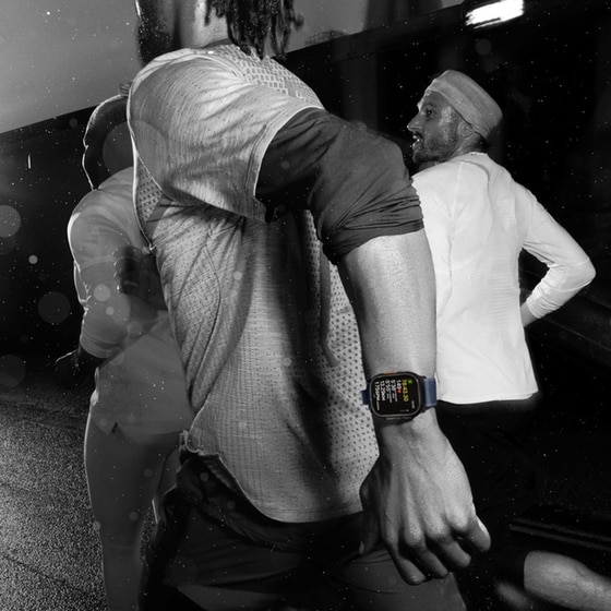 Apple Watch Ultra 2 GPS + Cellular 49mm Black Titanium Case with Black Titanium Milanese Loop - S image 6