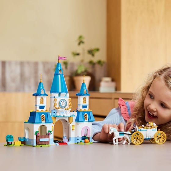 LEGO® Disney Cinderella's Castle & Horse Carriage (43275) image 10