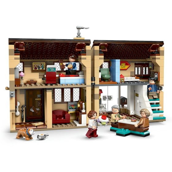 LEGO® Harry Potter Privet Drive: Aunt Marge's Visit (76451) image 1