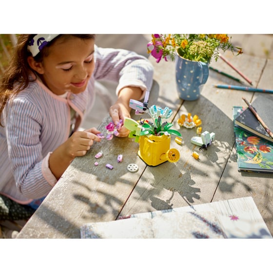 LEGO® Creator Flowers in Watering Can (31149) image 3