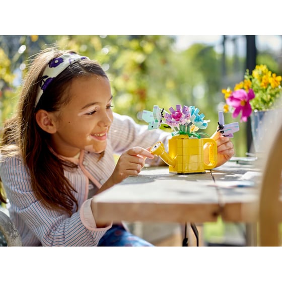 LEGO® Creator Flowers in Watering Can (31149) image 12