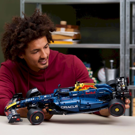 LEGO® Technic Oracle Red Bull Racing RB20 F1 Car (42206) image 3