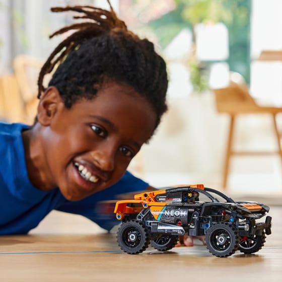 LEGO® Technic NEOM McLaren Extreme E Team (42166) image 6