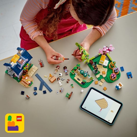 LEGO® Friends Beekeepers' House and Flower Garden (42669) image 8