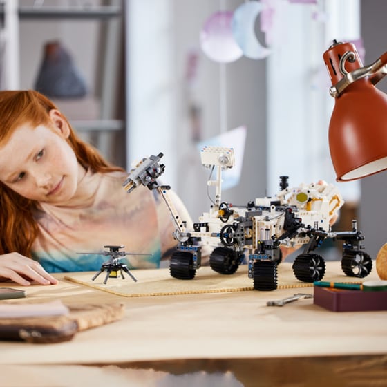 LEGO® Technic NASA Mars Rover Perseverance (42158) image 4