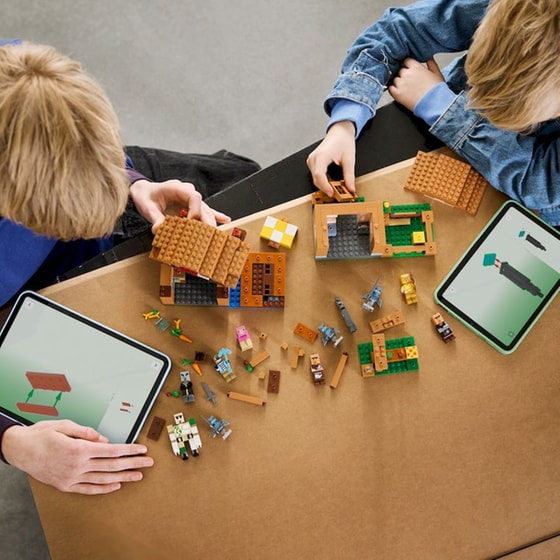 LEGO® Minecraft® Επίθεση Επικαλεστών στο Χωριό (21596) image 11