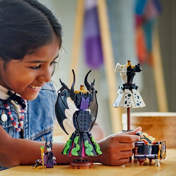 LEGO® Disney Villains Maleficent's and Cruella De Vil's Dresses (43262) image 3