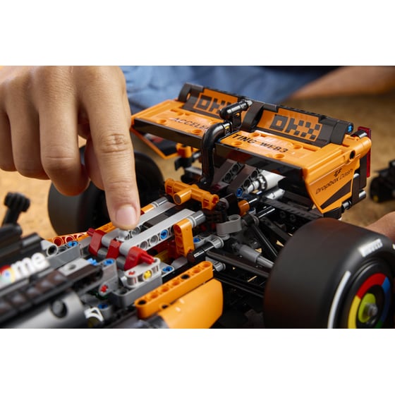 LEGO® Technic McLaren MCL39 F1® Car (42228) image 4