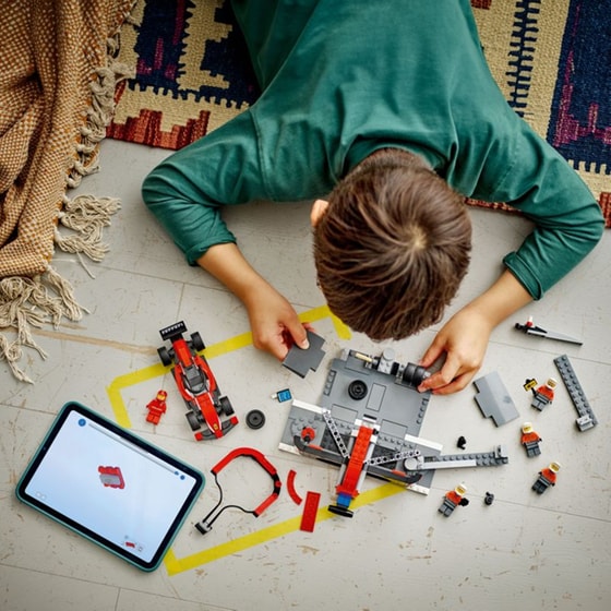 LEGO® City F1® Pit Stop & Pit Crew with Ferrari Car (60443) image 9