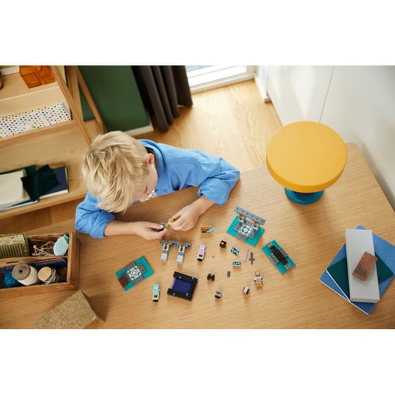 LEGO® Minecraft The Armory (21252) image 3