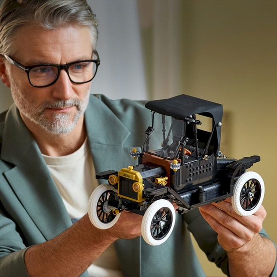 LEGO® Icons Ford Model T (11376) image 2