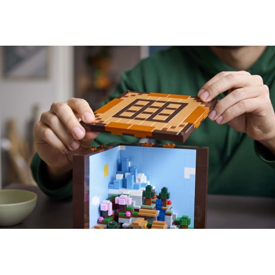 LEGO® Minecraft The Crafting Table (21265) image 10