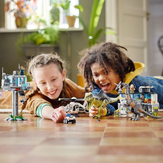 LEGO® Jurassic World Giganotosaurus & Therizinosaurus Attack (76949) image 10