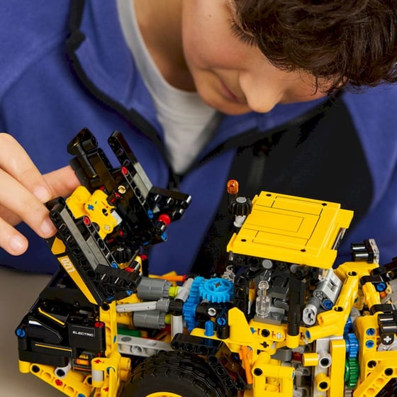 LEGO® Technic Φορτωτής Volvo L120 Electric (42209) image 4