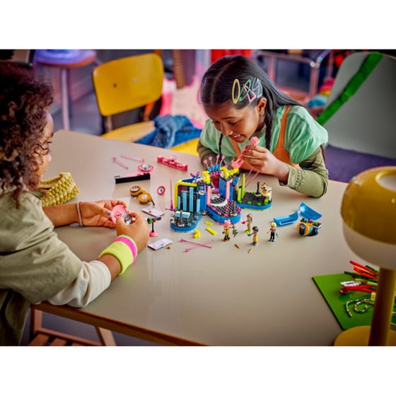 LEGO® Friends Heartlake City Music Talent Show (42616) image 10