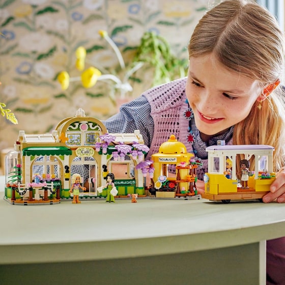 LEGO® Friends Plant Café & Flower Shop (42671) image 10