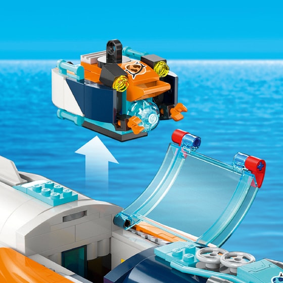 LEGO® City Deep-Sea Explorer Submarine (60379) image 8
