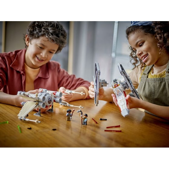 LEGO® Star Wars TIE Fighter & X-Wing Mash-up (75393) image 11