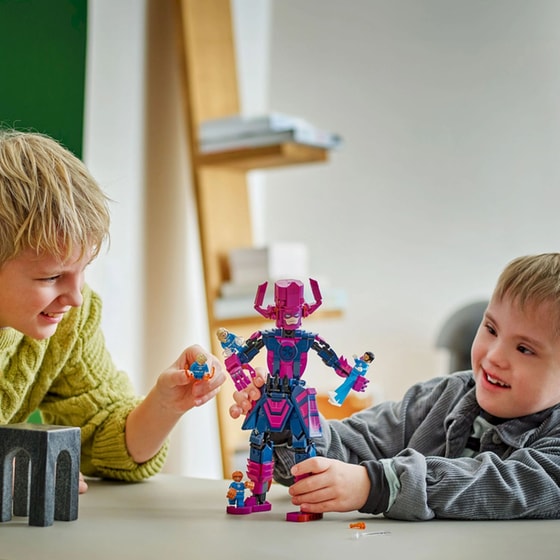 LEGO® Fantastic Four vs. Galactus Construction Figure (76316) image 7