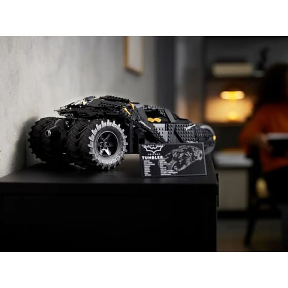 LEGO® DC Heros Batman™ Batmobile™ Tumbler (76240) image 8