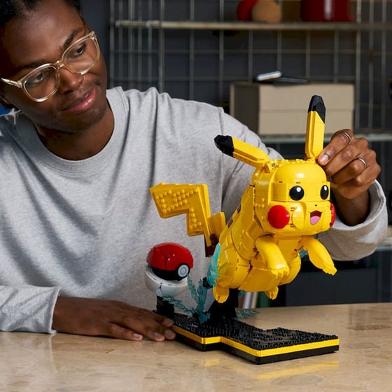LEGO® Pokémon™ Pikachu and Poké Ball (72152) image 1