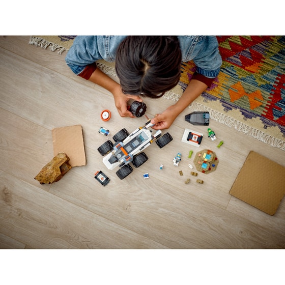 LEGO® City Space Explorer Rover and Alien Life (60431) image 8