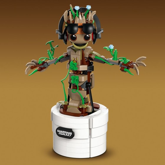 LEGO® Marvel Dancing Groot (76297) image 9
