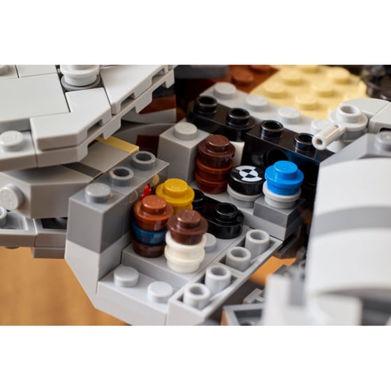 LEGO® Star Wars Millennium Falcon™ (75375) image 7