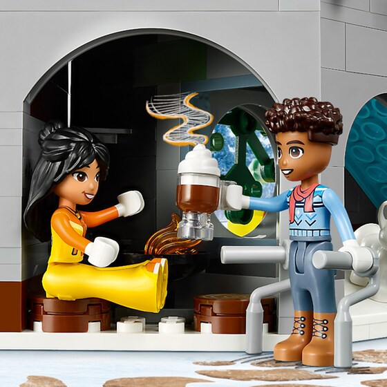 LEGO® Friends Holiday Ski Slope and Café (41756) image 5