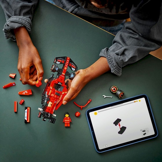 LEGO® Speed Champions Ferrari SF-24 F1® (77242) image 8