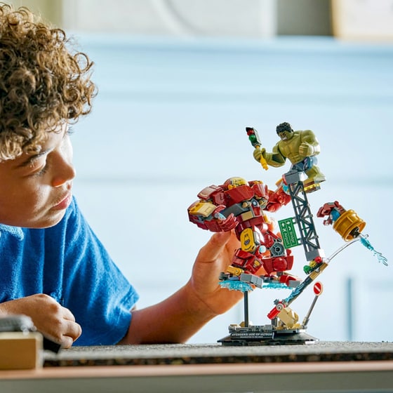 LEGO® Marvel Epic Battle: Hulkbuster vs. The Hulk (76343) image 5