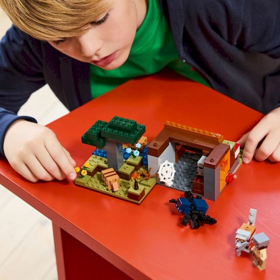 LEGO® Minecraft® H Αποστολή του Αρμαντίλο στο Ορυχείο (21269) image 2