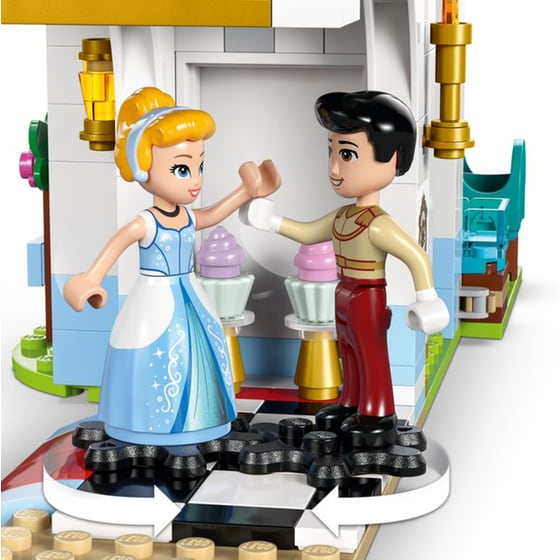 LEGO® Disney Cinderella's Castle & Horse Carriage (43275) image 5