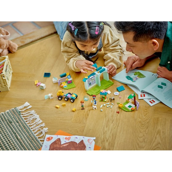 LEGO® Friends Farm Animal Vet Clinic (42632) image 5